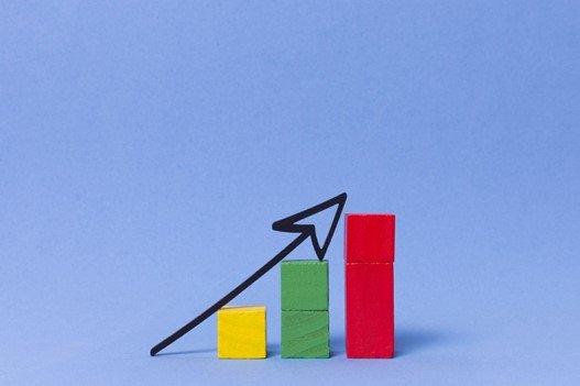 Seo Wooden blocks forming an ascending bar chart with an upward arrow